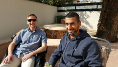 بالفيديو: الشاب الامريكي ستيف يُعلن اسلامه في مسجد الزيتوني بالرملة